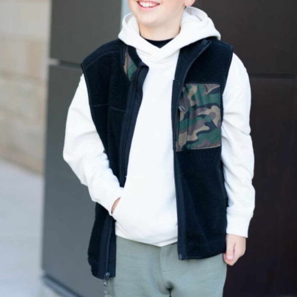 Boys Camo Vest Black Green XS Sherpa